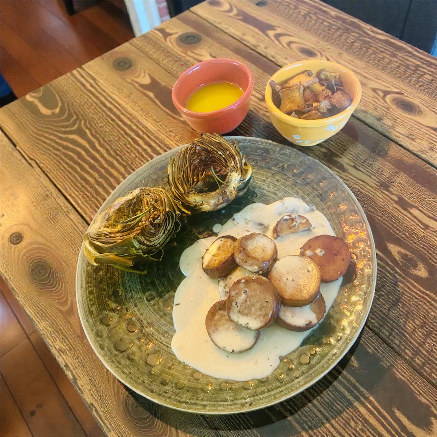 Pieds d’eryngii façon Saint-Jacques, artichauts.